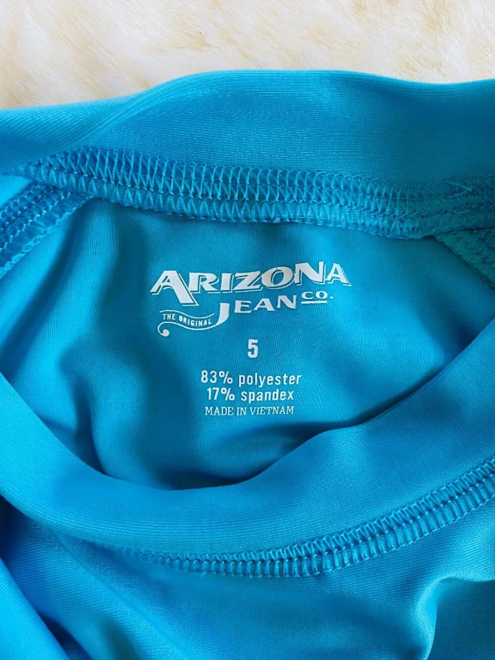 Boy's Short Sleeve Rashguard size 5, Teal, Arizona Jeans, Excellent Condition